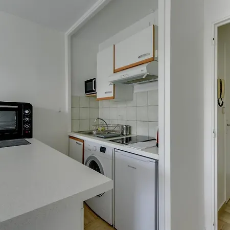 Studio In Calm And Luxurious Apartment *